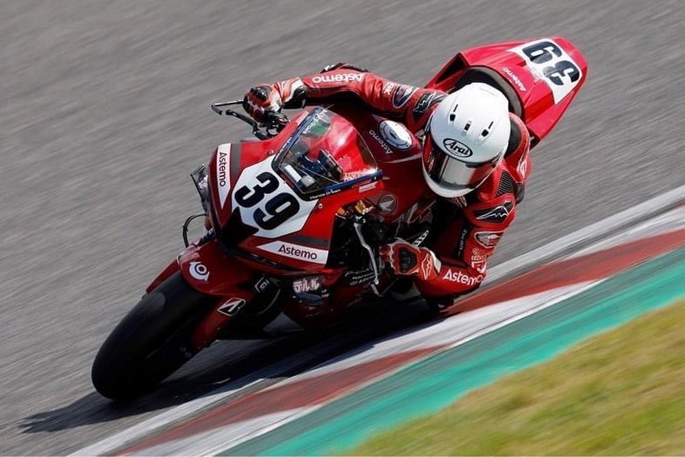“มุกข์” มุกข์ลดา สารพืช ควง Honda CBR600RR