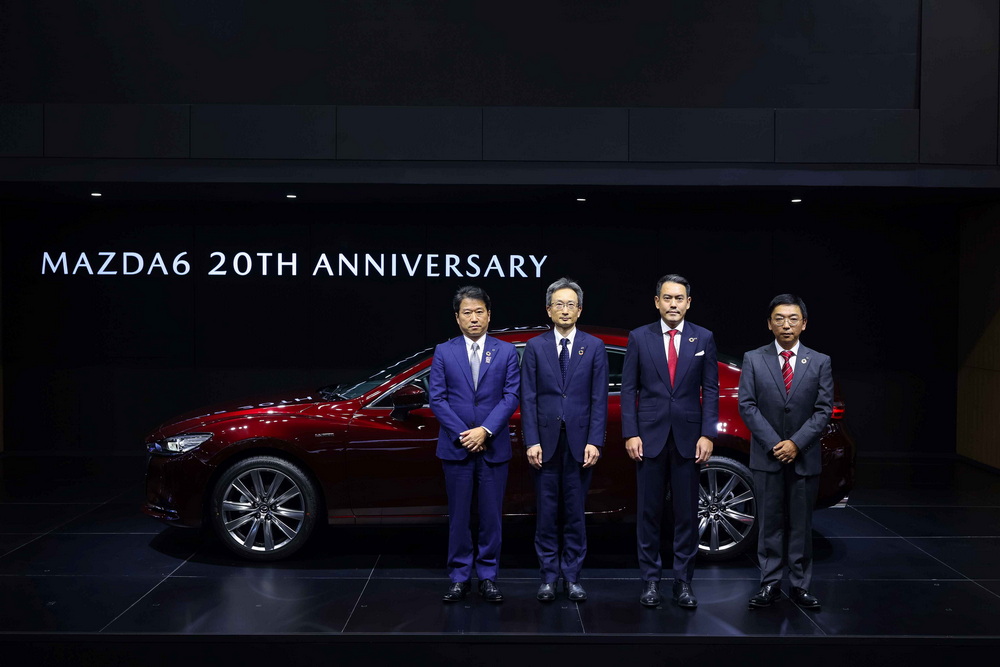 บูธมาสด้าสุดคึกคักประชาชนหลั่งไหลชม Mazda6 รุ่นพิเศษ