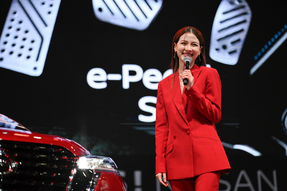 ใบเฟิร์นรับบทเซลส์ขายรถที่บูธนิสสัน ใน Motor Expo 2023