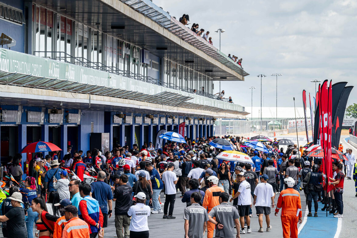 Pit Walk สุดปัง! ดารา-ยูทูบเบอร์เสริมทัพสีสัน NEXZTER BRIC Superbike 2025 เปิดฉากยิ่งใหญ่ที่บุรีรัมย์