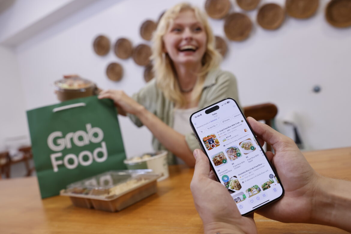  แกร็บ เผยยอดเดลิเวอรีกลุ่ม “เอ็กซ์แพต” พุ่ง 50% ผุดฟีเจอร์แปลภาษาด้วย AI รองรับ 9 ภาษา-เปิดตัวแพ็คเกจ Expat Pass มัดใจต่างชาติ