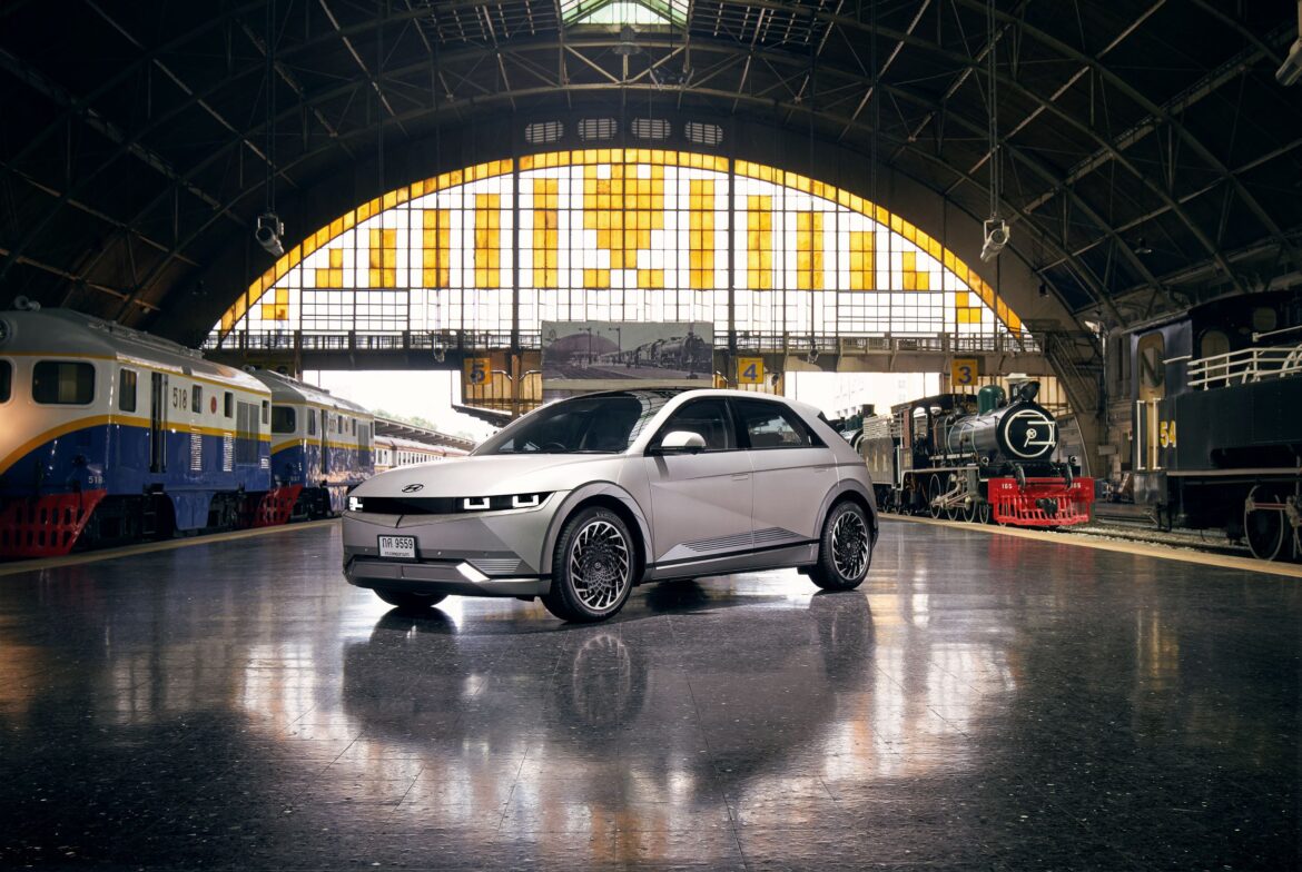 ฮุนไดเสริมศักยภาพเครือข่ายผู้จำหน่าย เปิดเกมรุกตลาด EV เต็มสูบ สัมผัส IONIQ พรีเมียม EV เรือธง ได้ที่โชว์รูมทั่วประเทศ พร้อมปล่อยหมัดเด็ด เป็นเจ้าของ IONIQ 5 ง่ายขึ้น ส่วนลดสูงสุด 570,000 บาท รับเพิ่มมูลค่ารถคันเดิมอีก 100,000 บาท