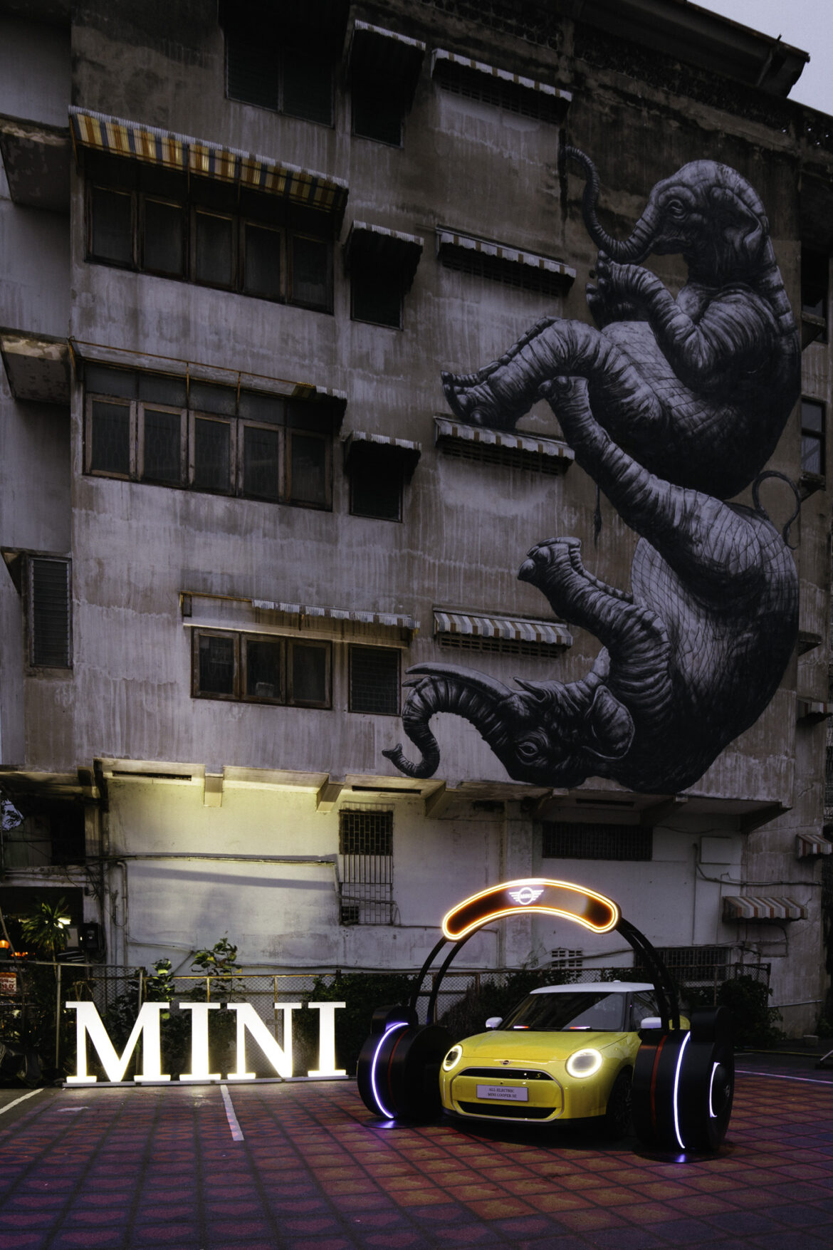  มินิ ประเทศไทย ชวนสัมผัสไลฟ์สไตล์สุดล้ำ MINI Experience ผ่านศิลปะแสงสีและดิจิทัลอาร์ตใน Awakening Songwat 2025