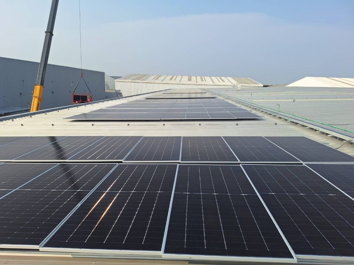 เมอร์เซเดส-เบนซ์ ติดตั้งระบบ Solar Rooftop กำลังการผลิต 320 kWp ที่ศูนย์ MBCC บางนา สอดคล้องวิสัยทัศน์ระดับโลกในการปล่อยคาร์บอนสุทธิเป็นศูนย์ ภายในปี 2582