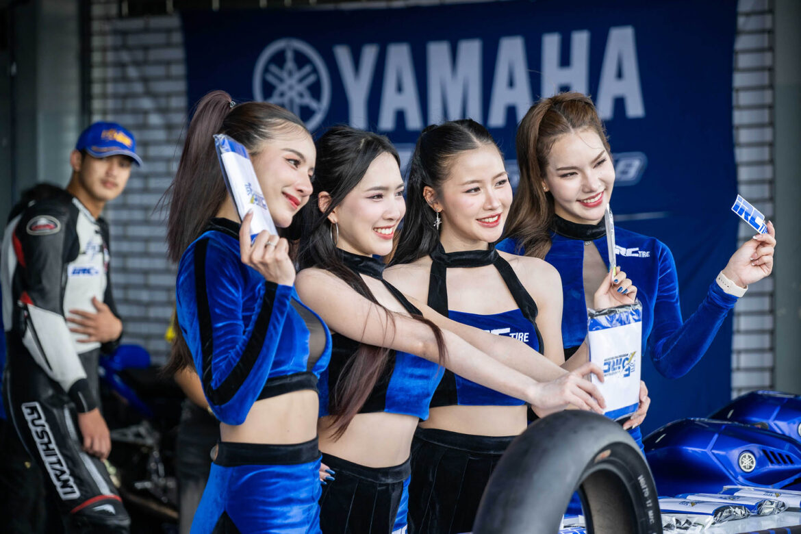 [ภาพพริตตี้สนามแข่ง] “โอม ภวัต” สร้างปรากฏการณ์ Race Day! แฟนคลับคึกคัก แห่กระทบไหล่นักบิดในกิจกรรม Pit Walk