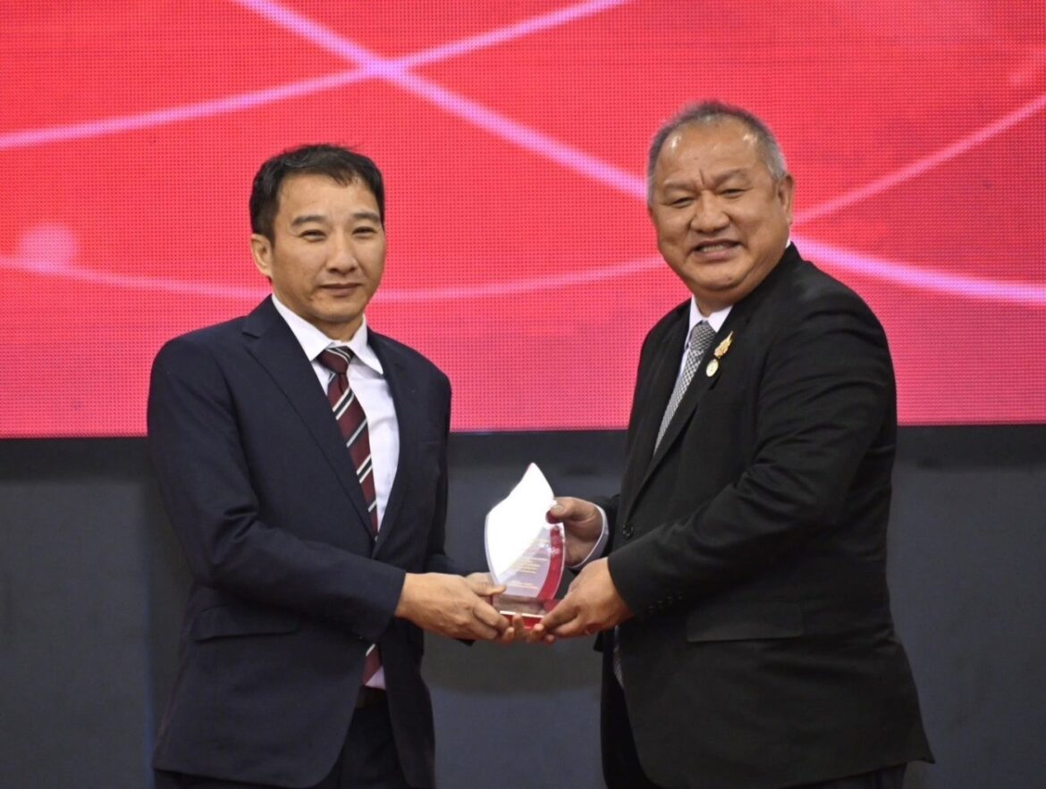 โตโยต้า รับมอบโล่ประกาศเกียรติคุณเป็นผู้ทำคุณประโยชน์ของสำนักงานคณะกรรมการการอาชีวศึกษา ประจำปี 2568