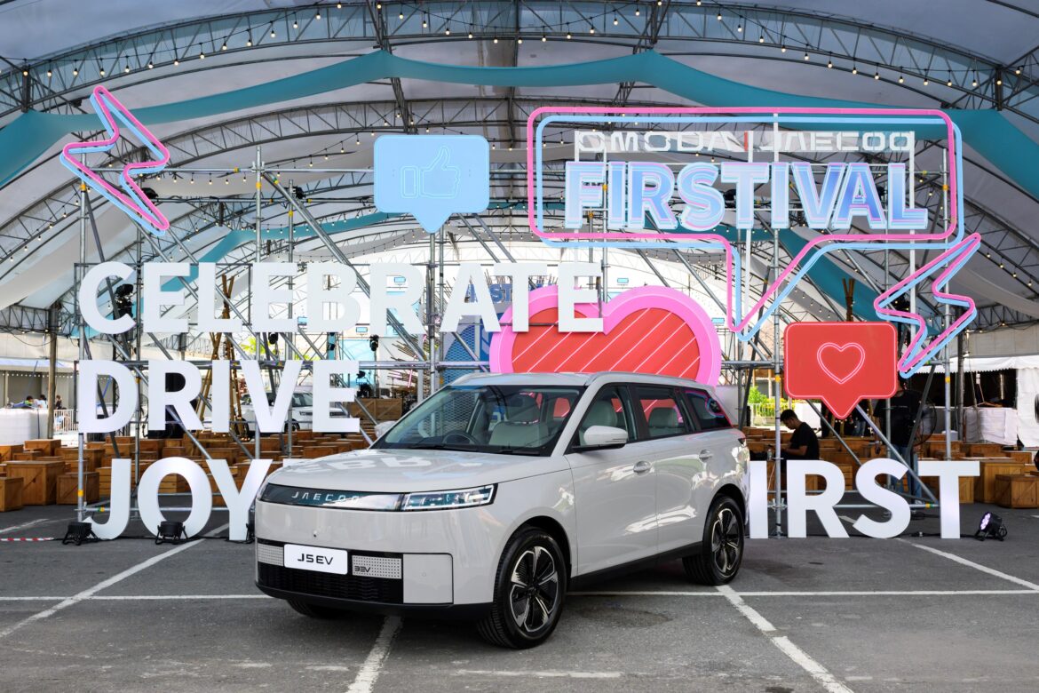 OMODA & JAECOO ฉลองความสำเร็จครบรอบ 1 ปี พร้อมฉลองส่งมอบ JAECOO 5 EV ล็อตแรก 1,200 คัน สู่ผู้บริโภคชาวไทย