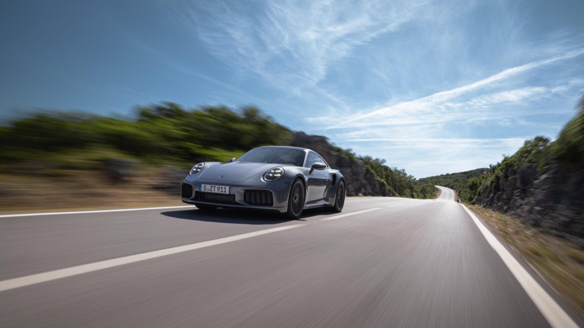  Porsche 911 Turbo S ยนตรกรรมสปอร์ตที่เหนือกว่าในทุกด้าน
