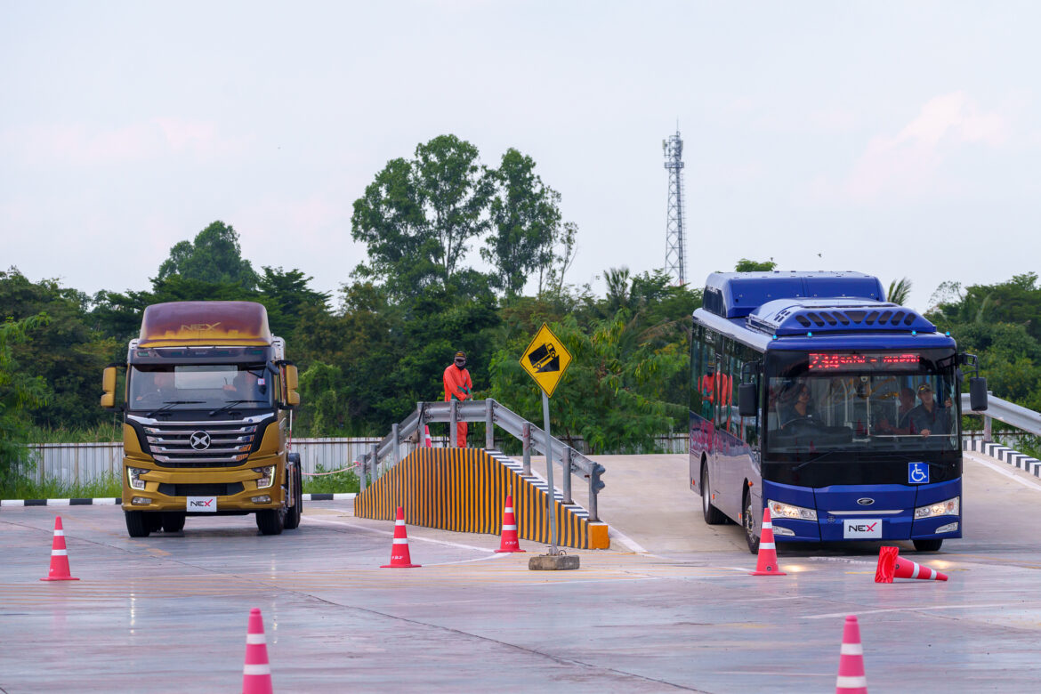 NEX POINT เปิดประสบการณ์ทดสอบ “รถหัวลากไฟฟ้า” และ “รถโดยสารไฟฟ้า”