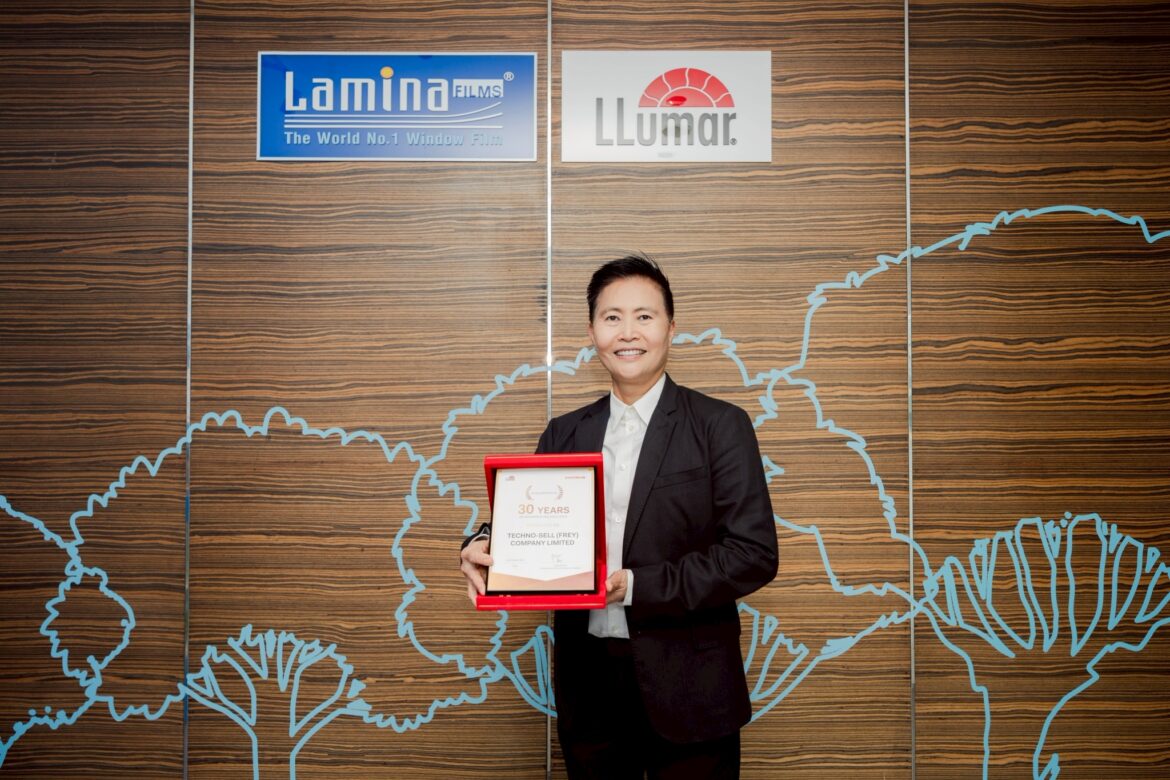 ลามิน่าฟิล์มรับโล่เกียรติคุณ 30 ปีจากโรงงานผู้ผลิตสหรัฐอเมริกา