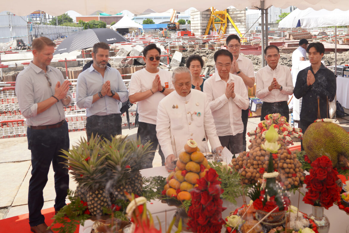 เอเอเอสฯ จัดพิธีวางเสาเอก สร้างอีกหนึ่งหมุดหมายในการก่อสร้างโชว์รูมและศูนย์บริการแห่งใหม่ Porsche Centre Kanlapaphruek 
