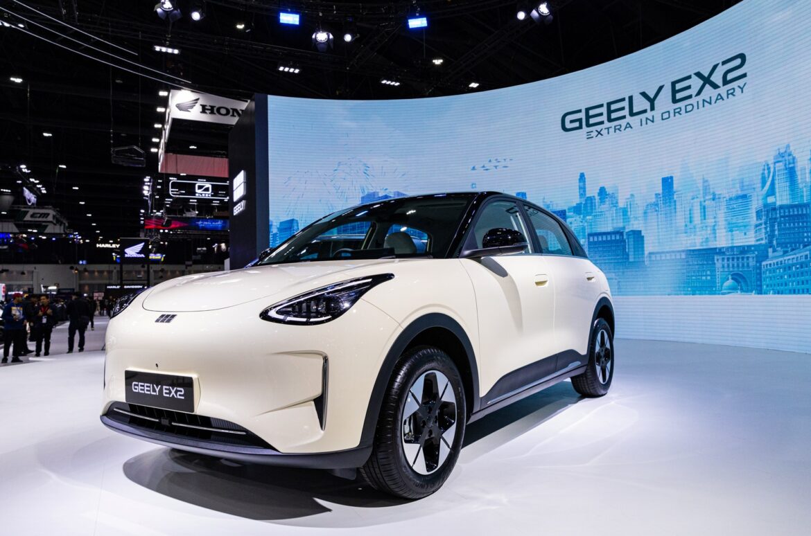  GEELY EX2 สร้างกระแสแรงต่อเนื่อง ฉลองยอดจองทะลุ 1,000 คัน เพียง 3 วันหลังเปิดตัว