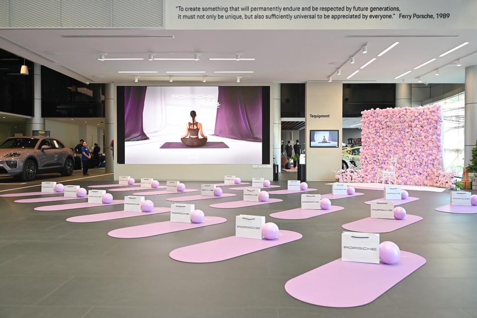  เอเอเอสฯ เปิดประสบการณ์พิลาทิสกลางโชว์รูมครั้งแรกในไทย ตอกย้ำความเป็นฮับของคนรักรถที่มีไลฟ์สไตล์สมัยใหม่ ณ Porsche Centre Pattanakarn ผ่านกิจกรรมสุดเอ็กซ์คลูซีฟ “Driven by Wellness”