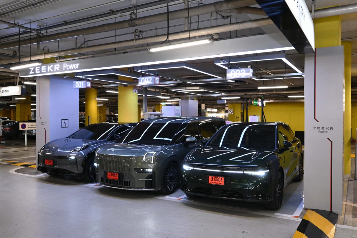 ZEEKR มอบความสุขส่งท้ายปีเก่า ต้อนรับปีม้าทอง 2569 ขยายสิทธิพิเศษชาร์จฟรีสำหรับผู้ใช้รถ ZEEKR ที่ ZEEKR Power เซ็นทรัลเวิลด์ พร้อมแนะนำเคล็ดลับขับขี่ทางไกลให้ปลอดภัยทุกเส้นทาง