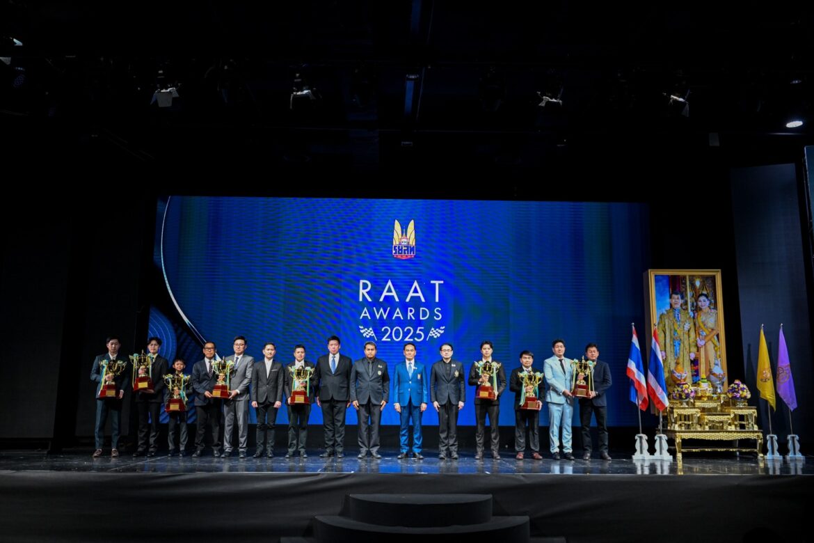 ที่สุดแห่งความภาคภูมิใจกับ “เต๊อะ วุฒิกร อินทรภูวศักดิ์” ได้รับถ้วยพระราชทาน The King Trophy 2025 พร้อม “เติ้น ทัศนพล อินทรภูวศักดิ์” รับรางวัล Pride of Thai Motorsport Award จากงาน RAAT Awards 2025