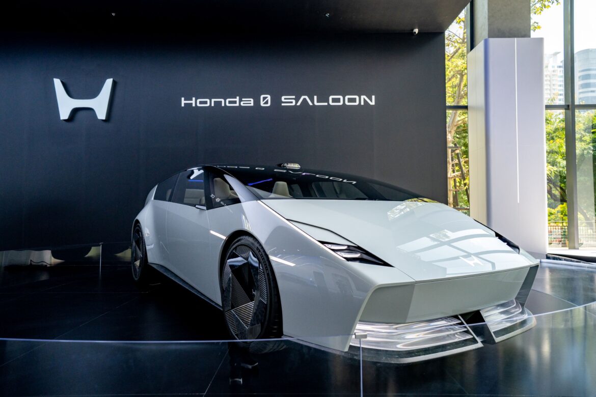 ครั้งแรกในไทย! ฮอนด้า โชว์ไฮไลต์ Honda 0 α (ฮอนด้า ซีโร่ อัลฟ่า) เอสยูวีไฟฟ้าต้นแบบรุ่นล่าสุดในไลน์อัป Honda 0 Series พร้อมด้วย Honda 0 SALOON จัดแสดงให้สัมผัสที่ “The M.O.V.E. by Honda” ถึง 31 มี.ค. 2569 นี้