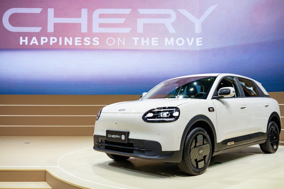 สิ้นสุดการรอคอย! เชอรี ประเทศไทย ปล่อยหมัดเด็ดมัดใจคนไทยในงานมอเตอร์โชว์ ครั้งที่ 47 เปิดตัว Chery Q รถอีวีรุ่นใหม่ที่ “ครบ-คุ้ม” ที่สุดในเซกเมนต์ พร้อมส่ง Chery V23 สีใหม่ เอาใจสาวกทรง Boxy!