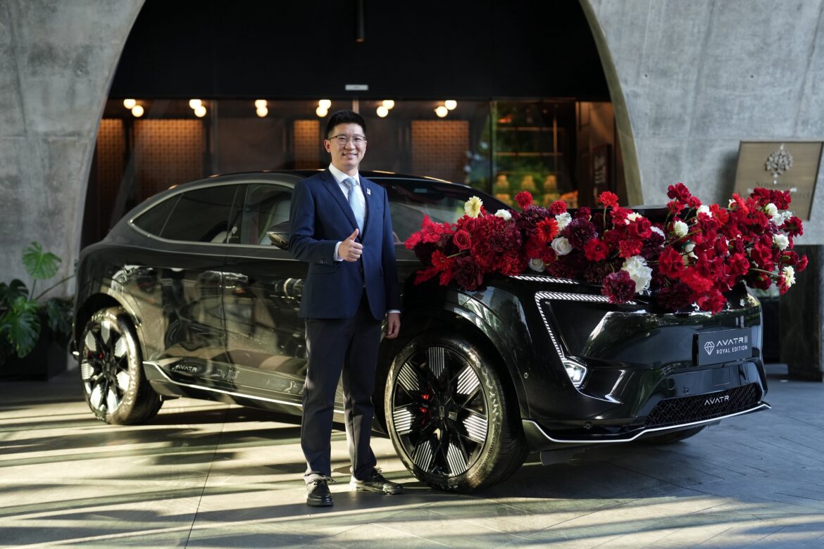  AVATR ส่งมอบ AVATR 11 Royal Edition รถไฟฟ้า SUV อีกขั้นของความหรูหราที่เหนือระดับให้ลูกค้ากลุ่มแรกแบบเอ็กซ์คลูซีฟ พร้อม “เด่น – บัญชา ชุมชัยเวทย์” และ “แมน-ทัศไนย ไรวา” กูรูสายออโต้ร่วมแชร์ประสบการณ์ขับ