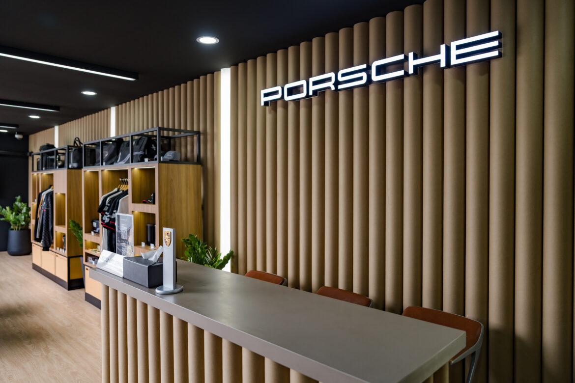  ปอร์เช่ ประเทศไทย เปิดโชว์รูมป๊อปอัพ “Porsche NOW Bangkok” ในย่านกัลปพฤกษ์ ขยายการเข้าถึงลูกค้าในฝั่งตะวันตกของกรุงเทพฯ พร้อมปูทางสู่โชว์รูมและศูนย์บริการแห่งใหม่สิ้นปีนี้