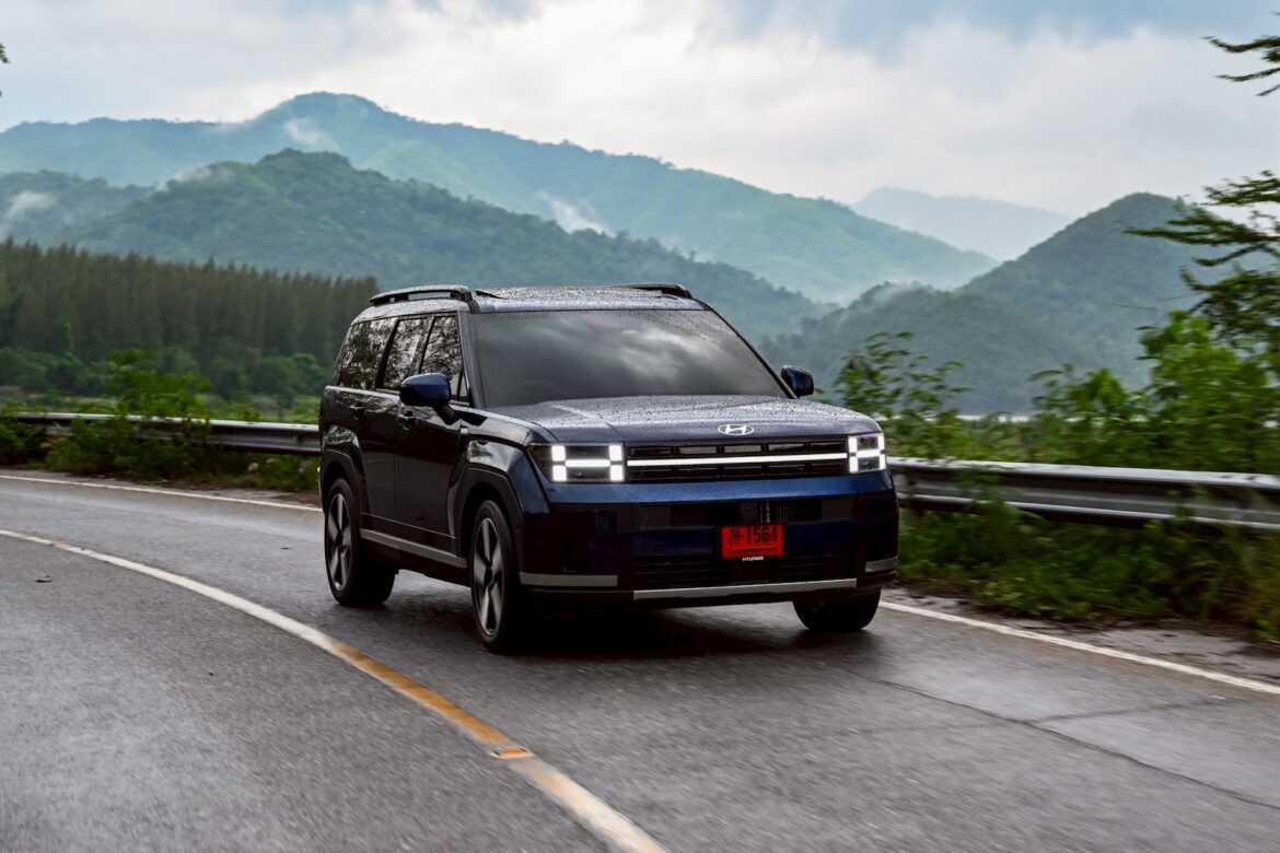 แค่เพิ่ม AWD ทำไมถึงน่าขับขึ้น? รู้จักระบบ HTRACใน Hyundai all-new SANTA FE Hybrid with HTRAC All-Wheel Drive รุ่น Inspiration