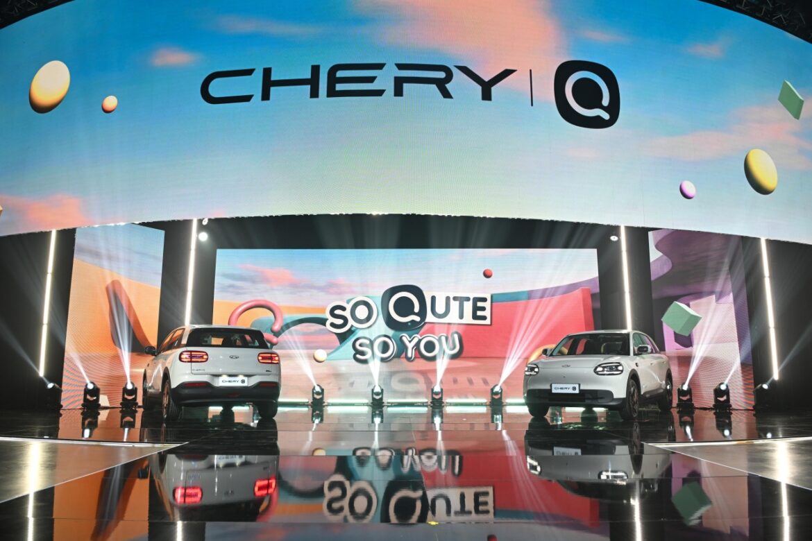  เคาะราคาแล้ว! เชอรี ประเทศไทย ปลุกตลาดรถกลางปี เปิดราคา “Chery Q” แฮตช์แบ็กไฟฟ้า 100% ราคาเริ่มต้นเพียง 469,900 บาท ชูจุดขาย “คิวท์เกินคาด ครบเกินคลาส” พร้อมท้าชนตลาด City EV เมืองไทย