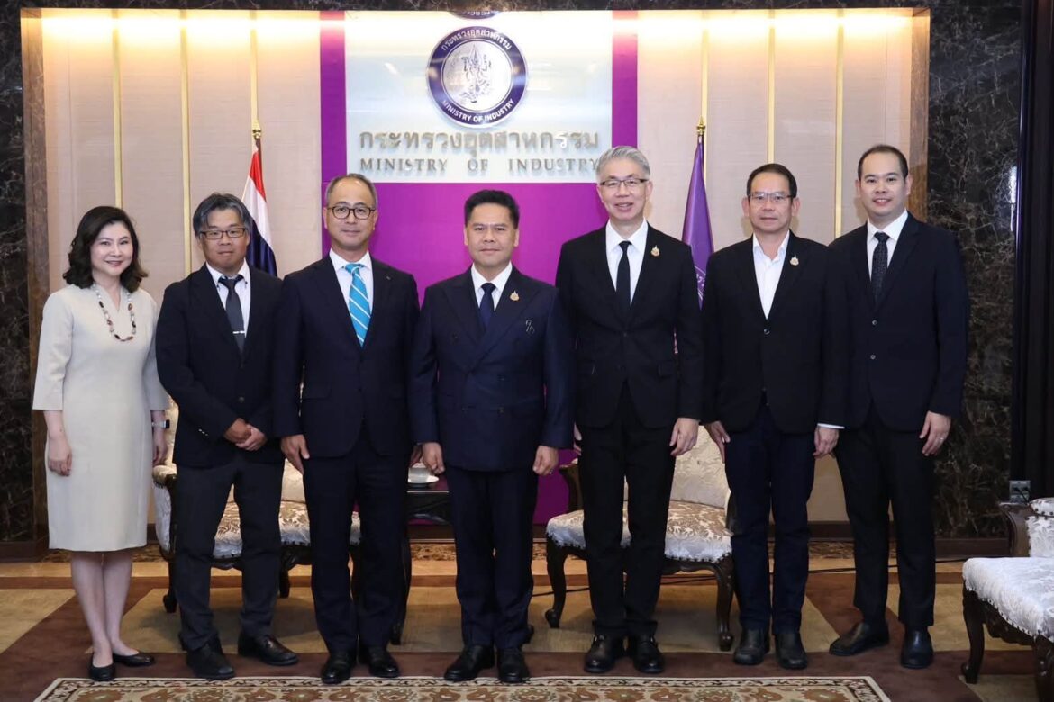 นิสสันเข้าพบรัฐมนตรีว่าการกระทรวงอุตสาหกรรมหารือทิศทางอนาคตอุตสาหกรรมยานยนต์ไทย