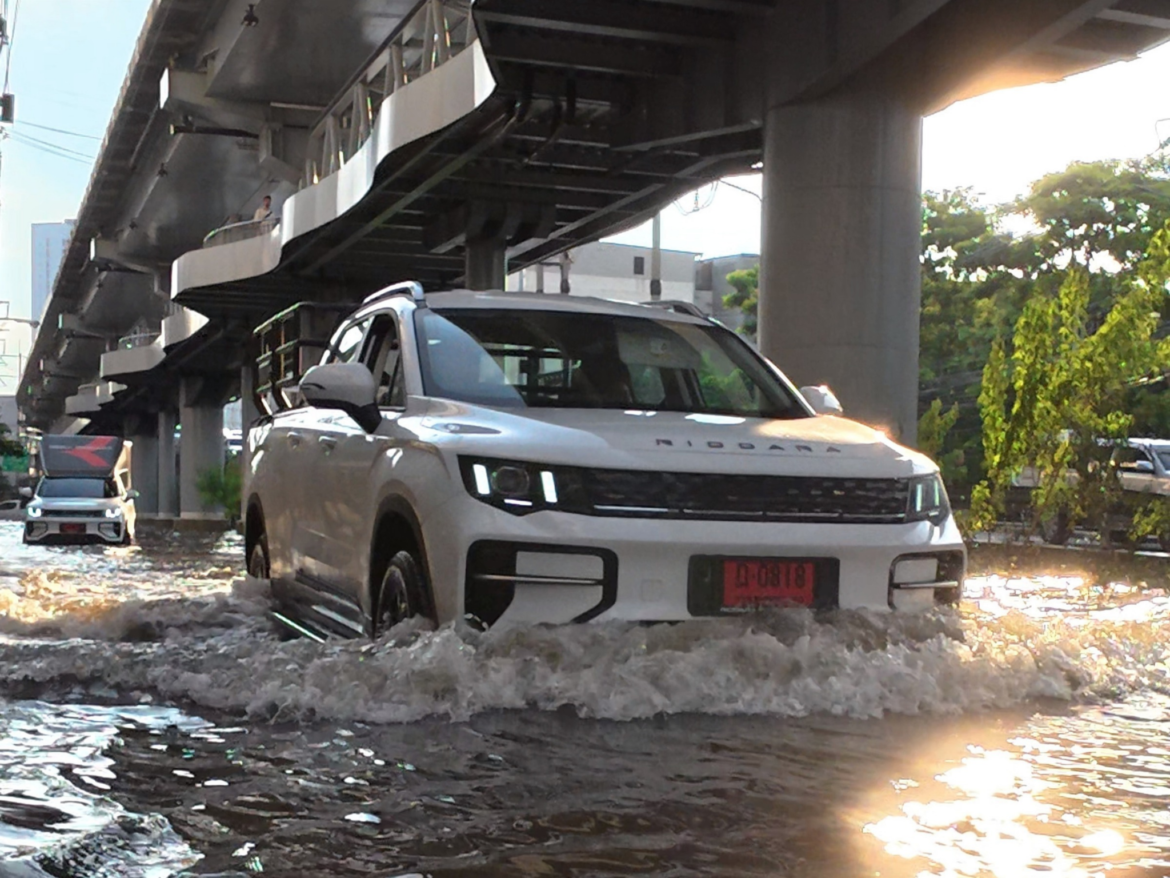 GEELY RIDDARA ส่งต่อความช่วยเหลือสู่ผู้ประสบอุทกภัยในพื้นที่คลองจั่น ส่งรถกระบะพลังงานใหม่ ECON L ลำเลียงสิ่งของจำเป็นช่วยเหลืออย่างเร่งด่วน